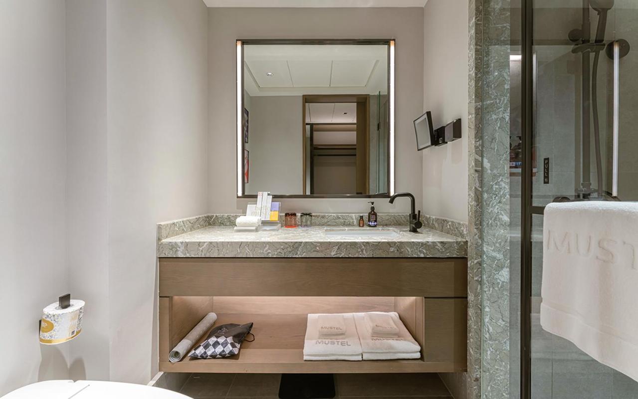 The Mustel Hotel Chongqing Hongyadong Bagian luar foto